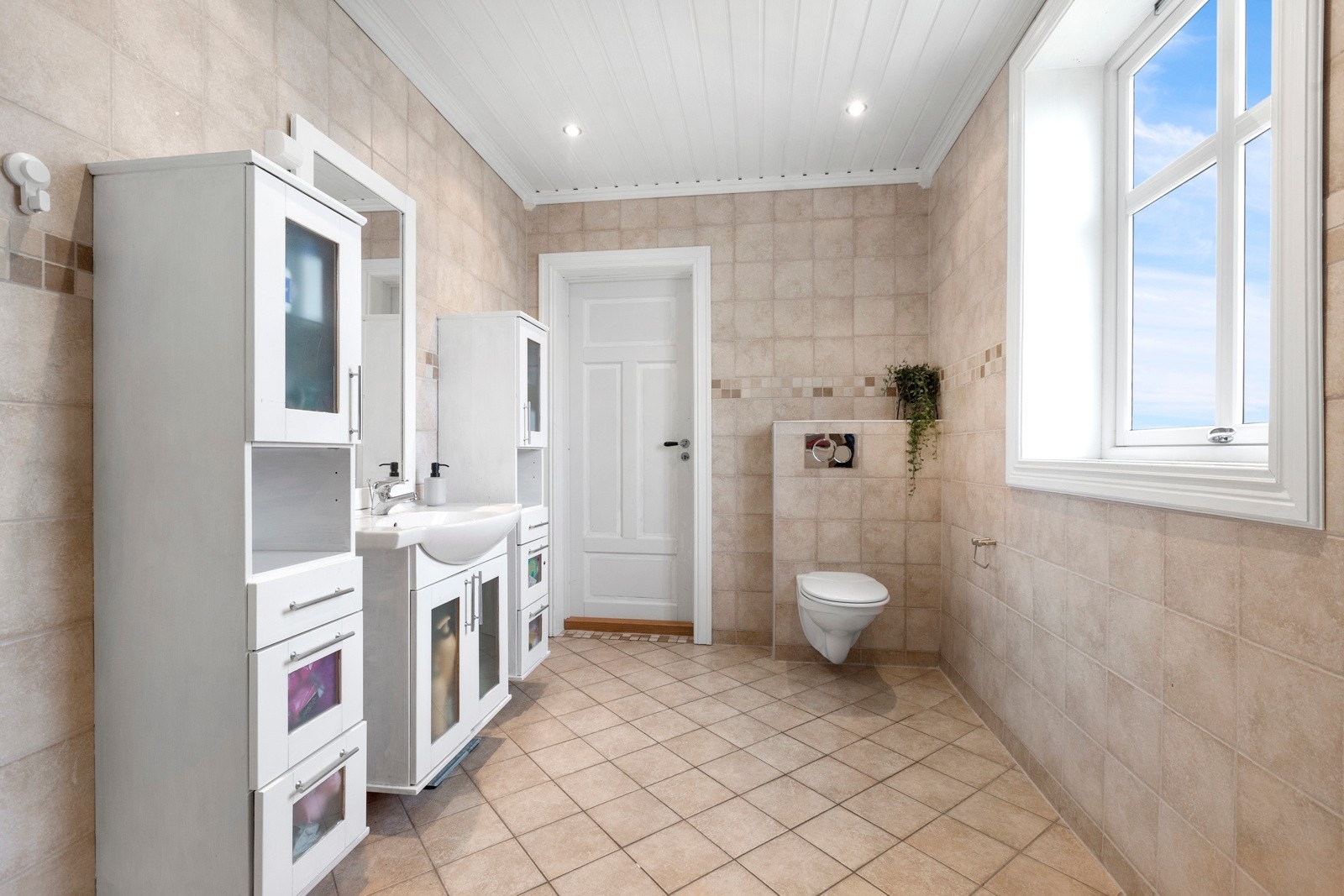 Varmekabler i gulvet på badet Galleribilde