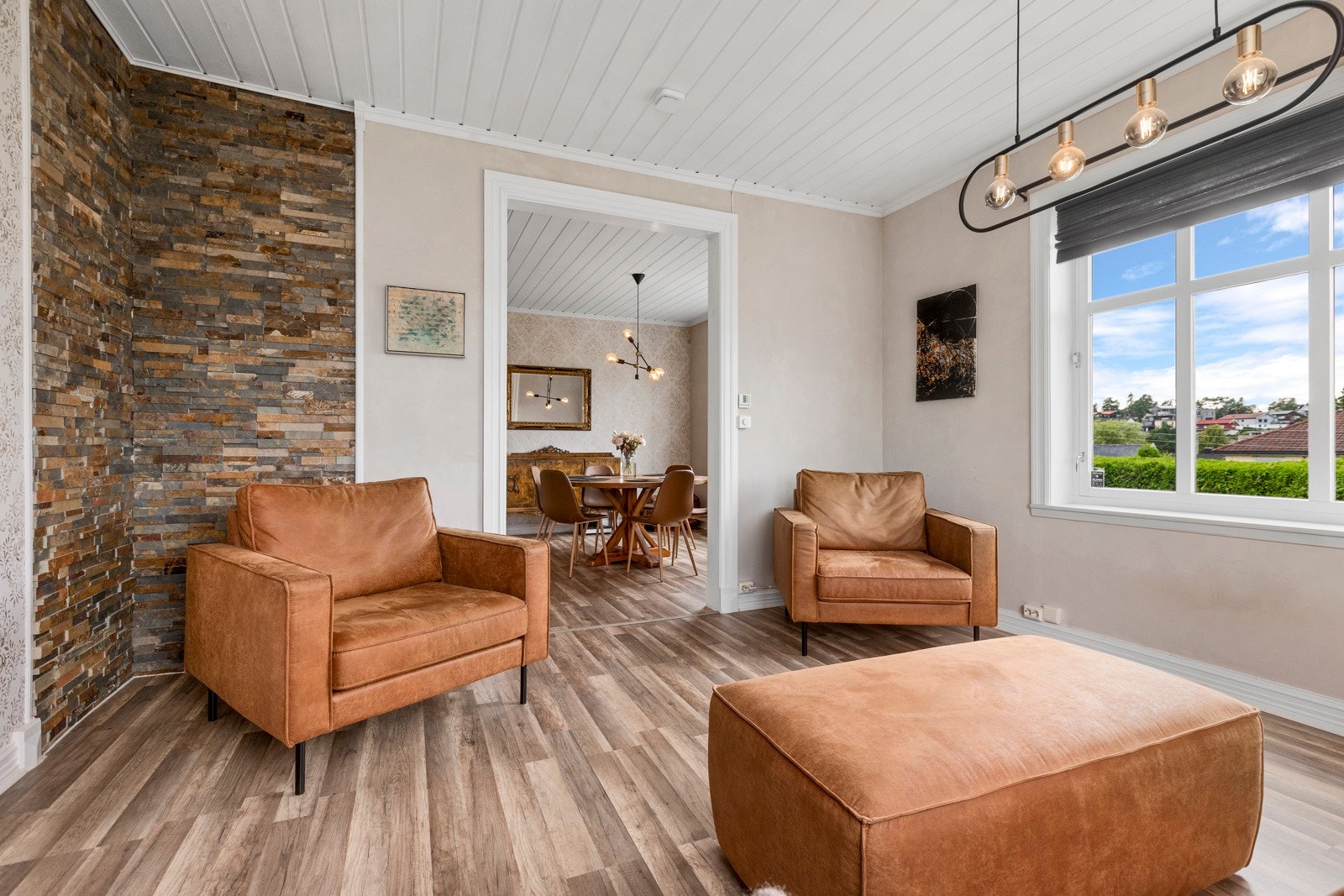 Trivelig og lys stue Galleribilde