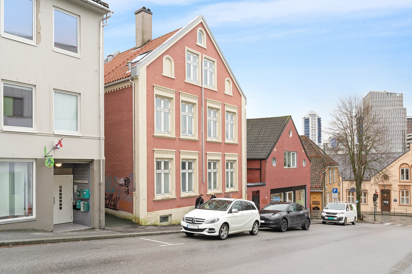 Flott murbygg med totalt 3 leiligheter. Galleribilde