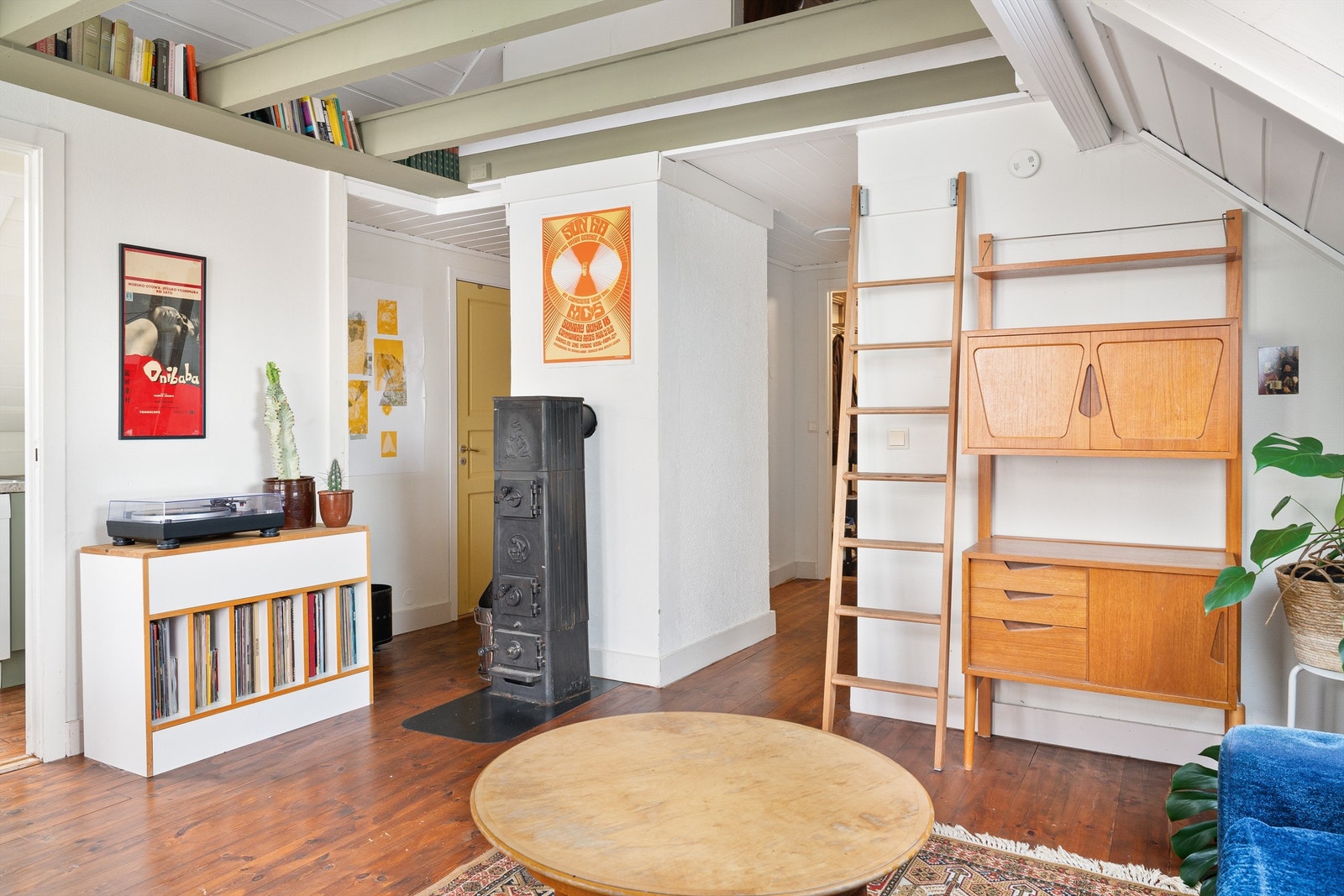 SStige opp til hems. Galleribilde