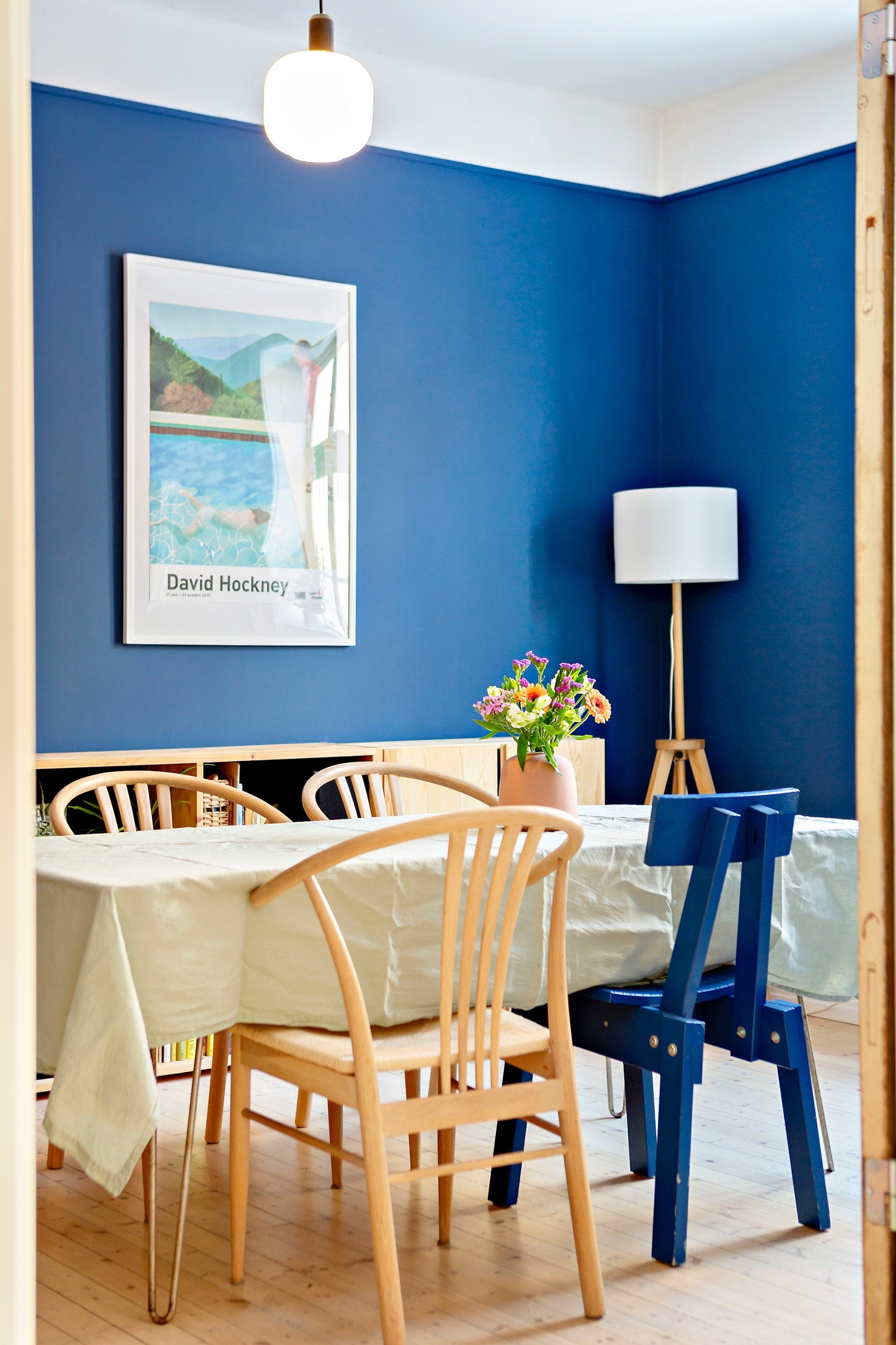 Spisestuen er holdt i dempede farger som gjør det enkelt å ha fokus på hverandre og de gode samtalene. Galleribilde