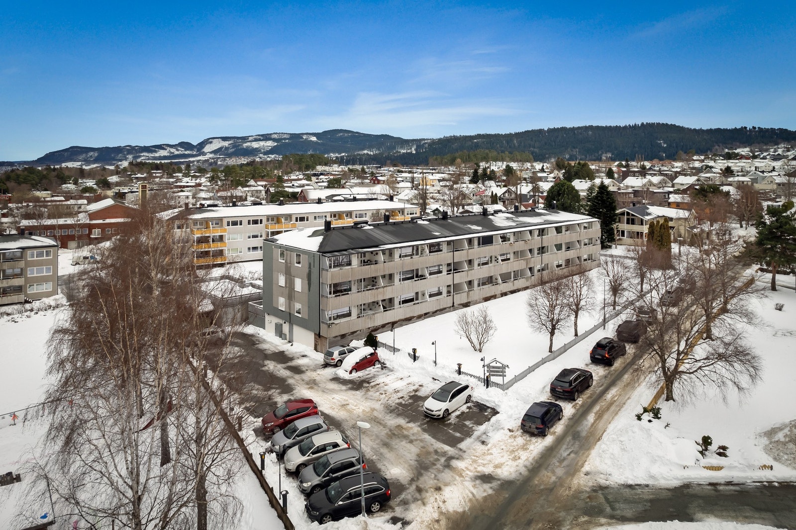 Store grøntområder mellom blokkene. Galleribilde