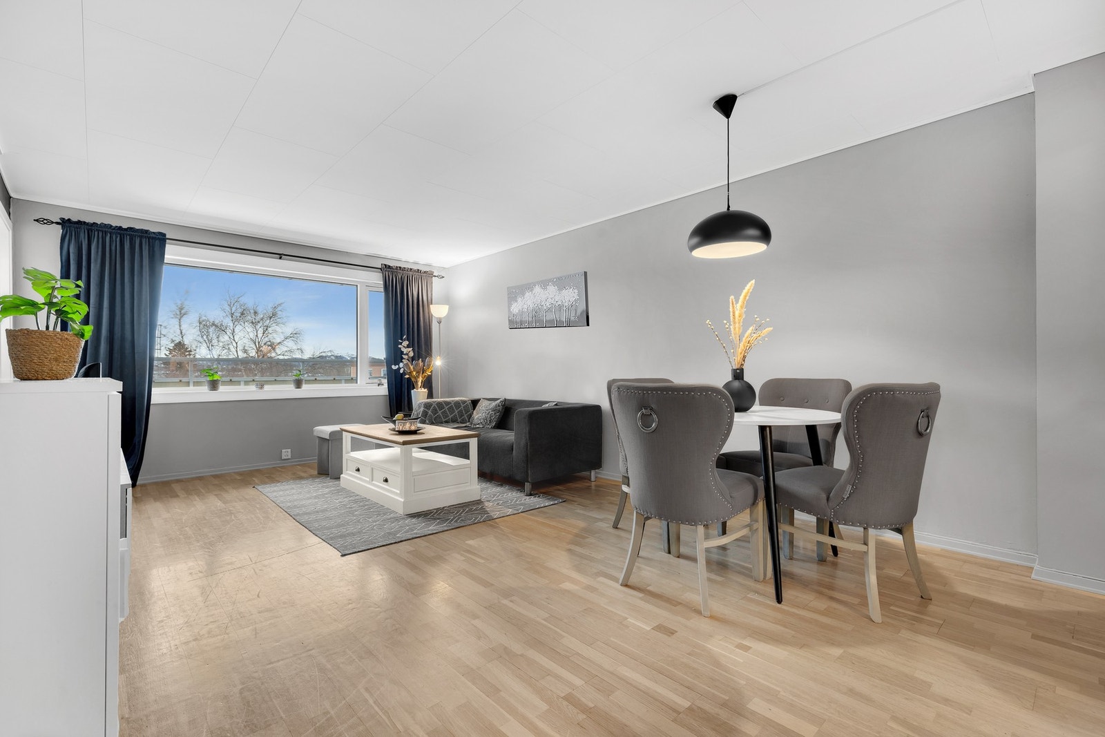 EiendomsMegler 1 v/Frank Robert Bae har gleden av å presentere en flott 3-roms toppleilighet beliggende på populære Charlottenlund! Galleribilde