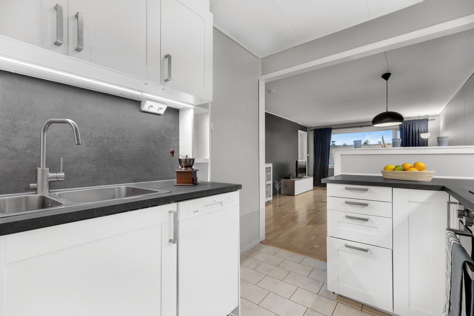 Felleskostnadene inkluderer bl.a kabel-TV, internett og kommunale avgifter. Galleribilde