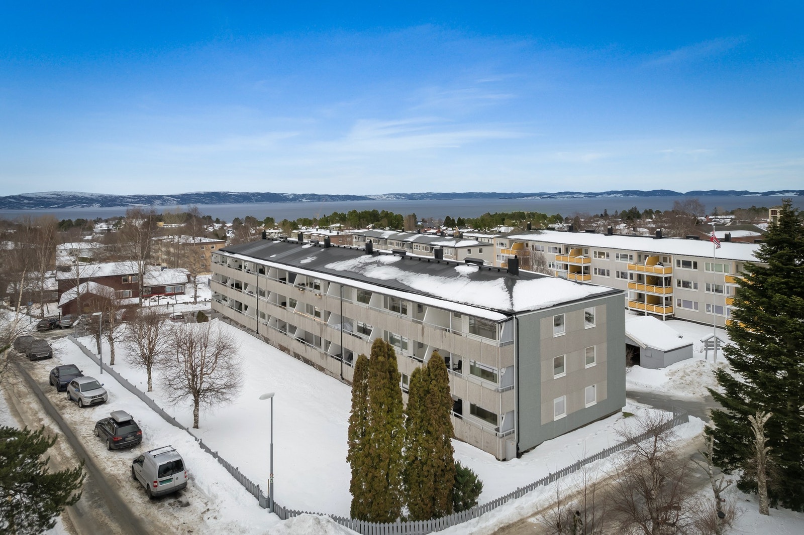 Fasade. Bygget ble renovert i 2018, så "skallet" er tatt. Galleribilde