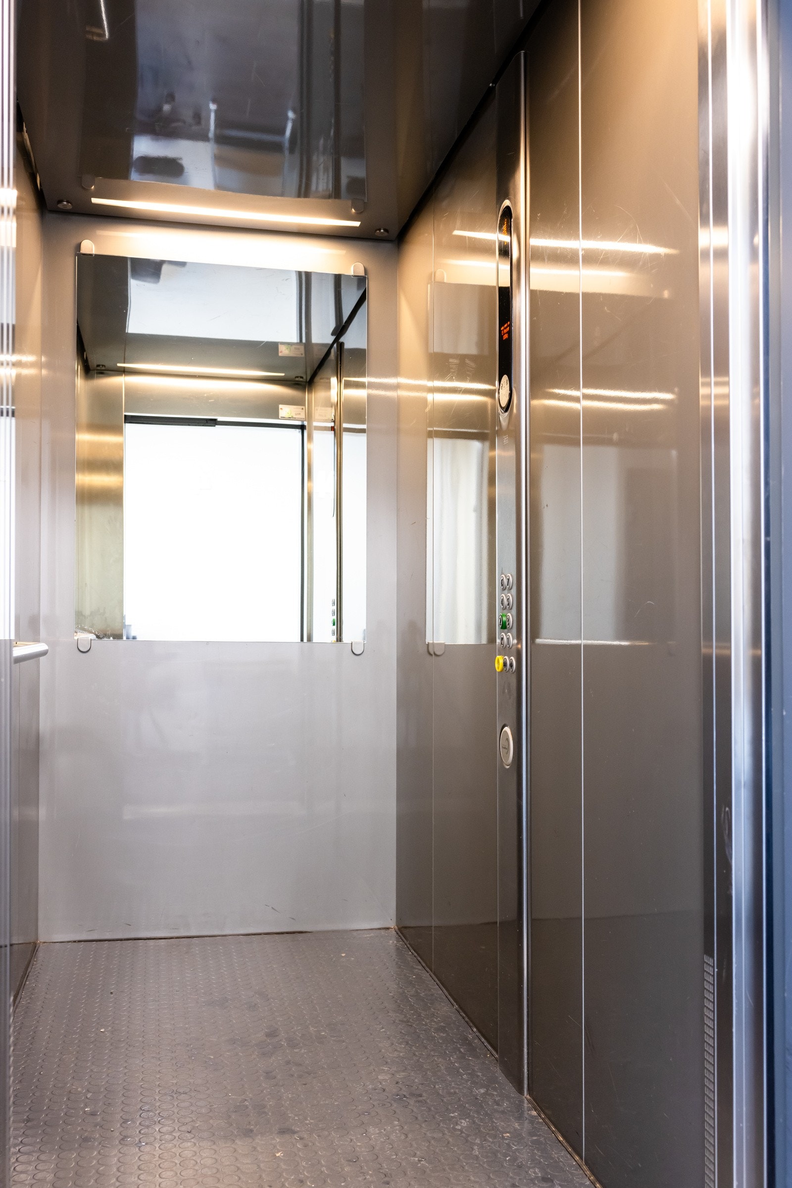 Enkel adkomst til 4.etasje via heis. Galleribilde