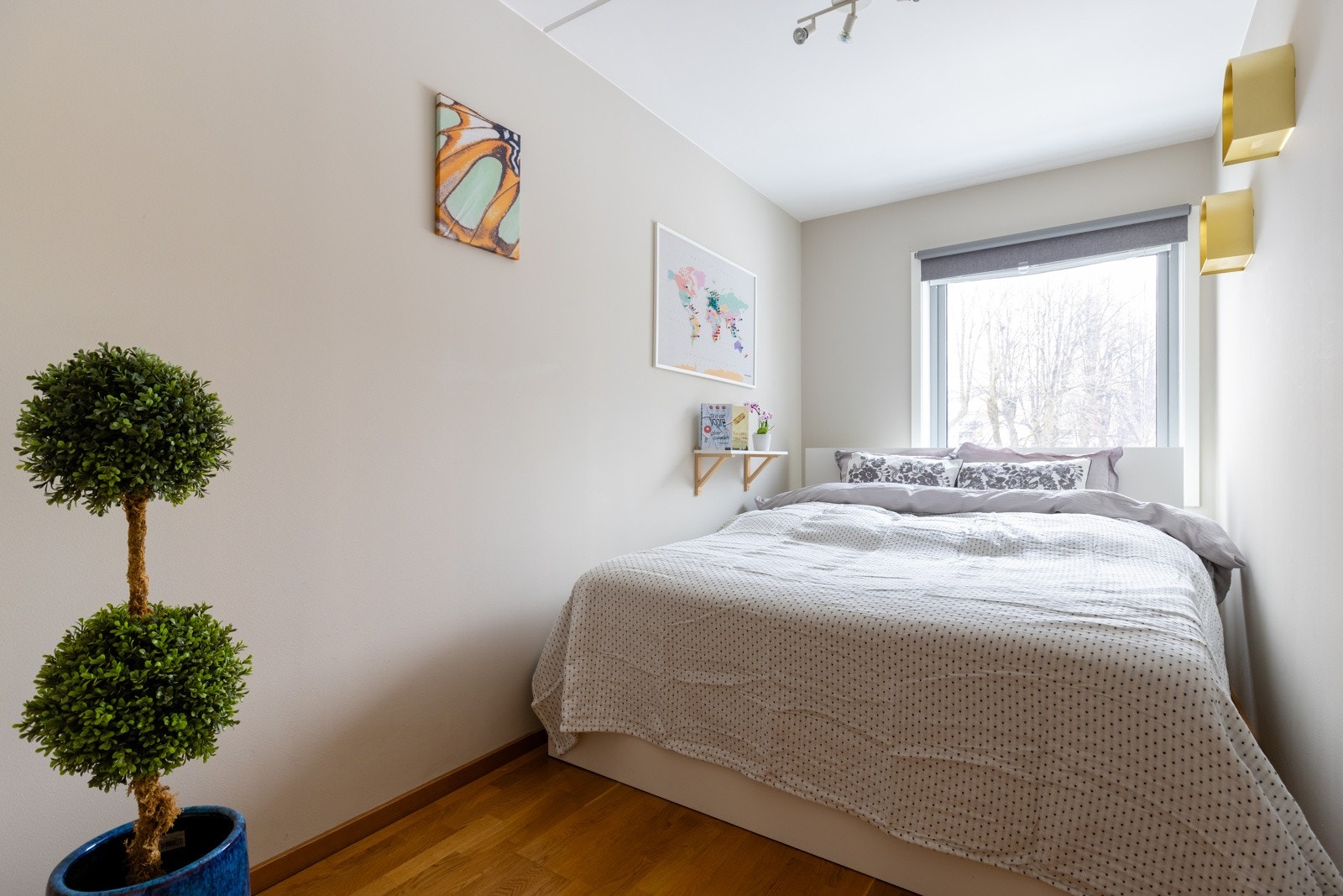 De andre soverommene har plass til seng, nattbord og øvrig møblement. Galleribilde