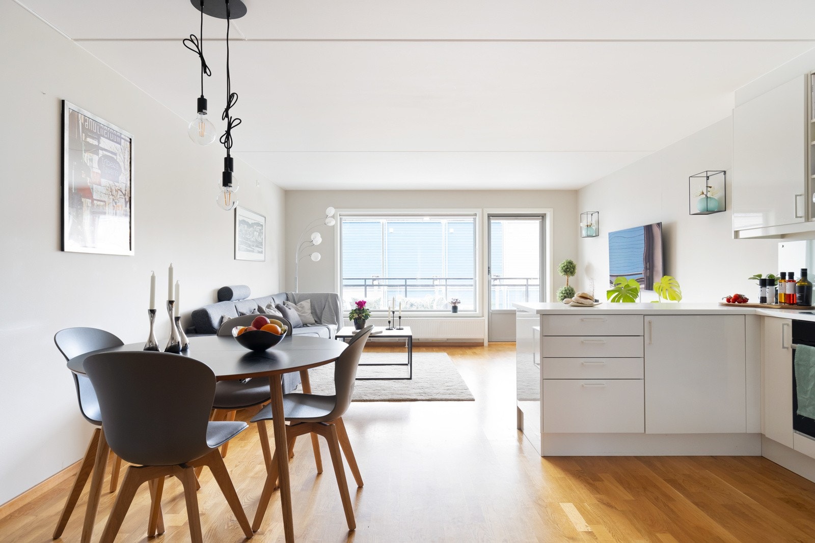 Gjennomgående og pen 4-roms med attraktiv beliggenhet på idylliske Rosenhoff. Galleribilde