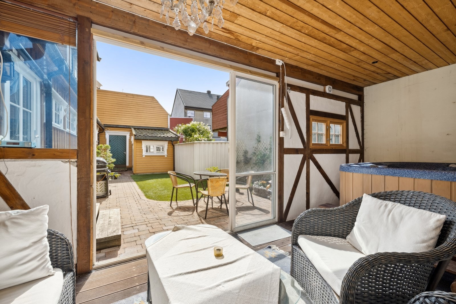 Velkommen til Rådhusgata 25 og 23A! Vinterhage mot bakgård/hage Galleribilde