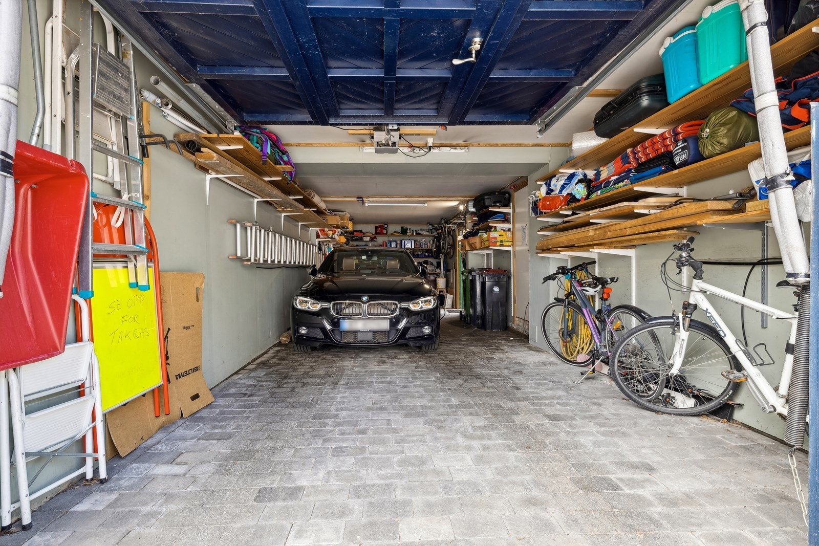 Garasje med plass til 2 biler Galleribilde