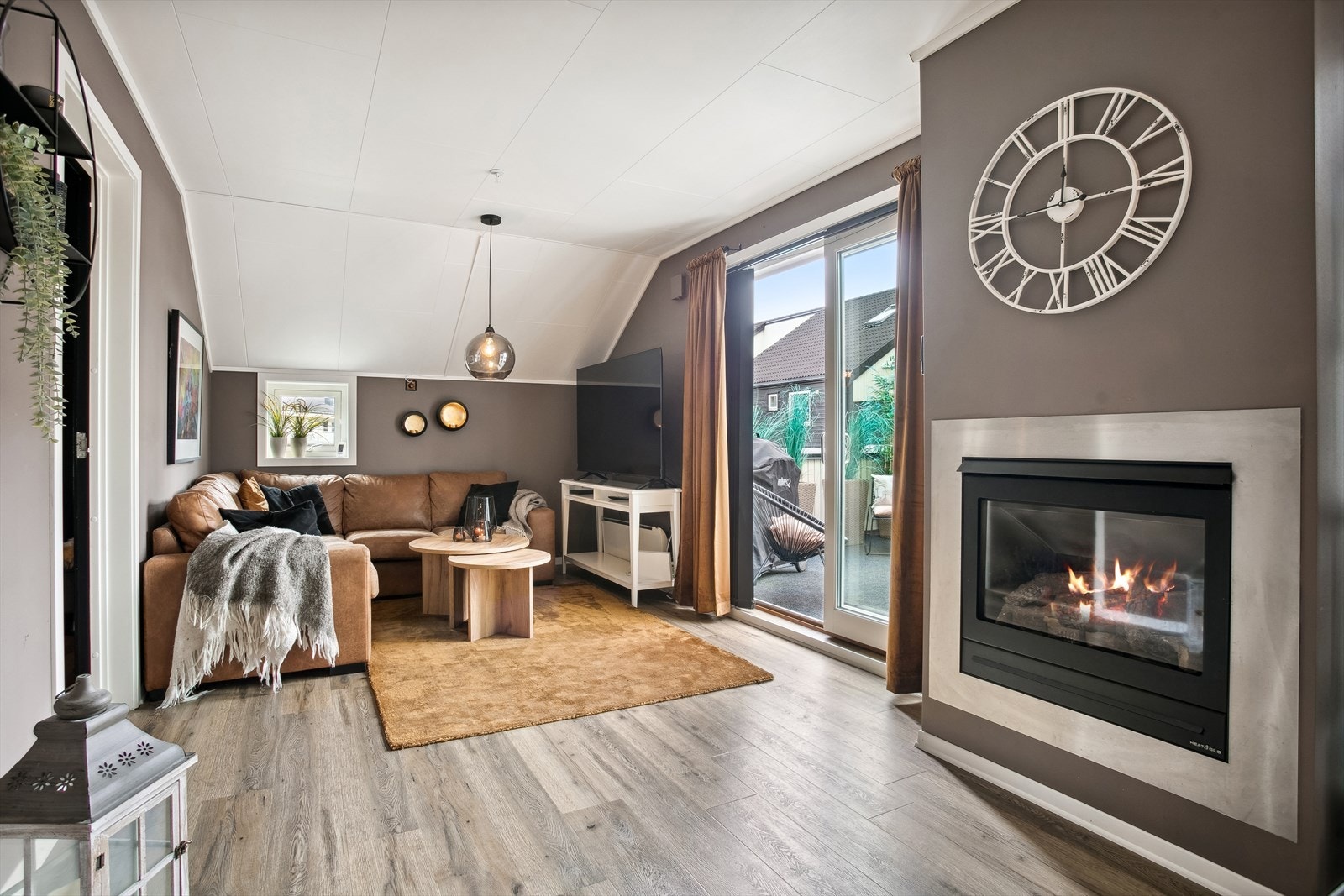 Leiligheten har gasspeis, heis og garasjeplass i kjeller Galleribilde