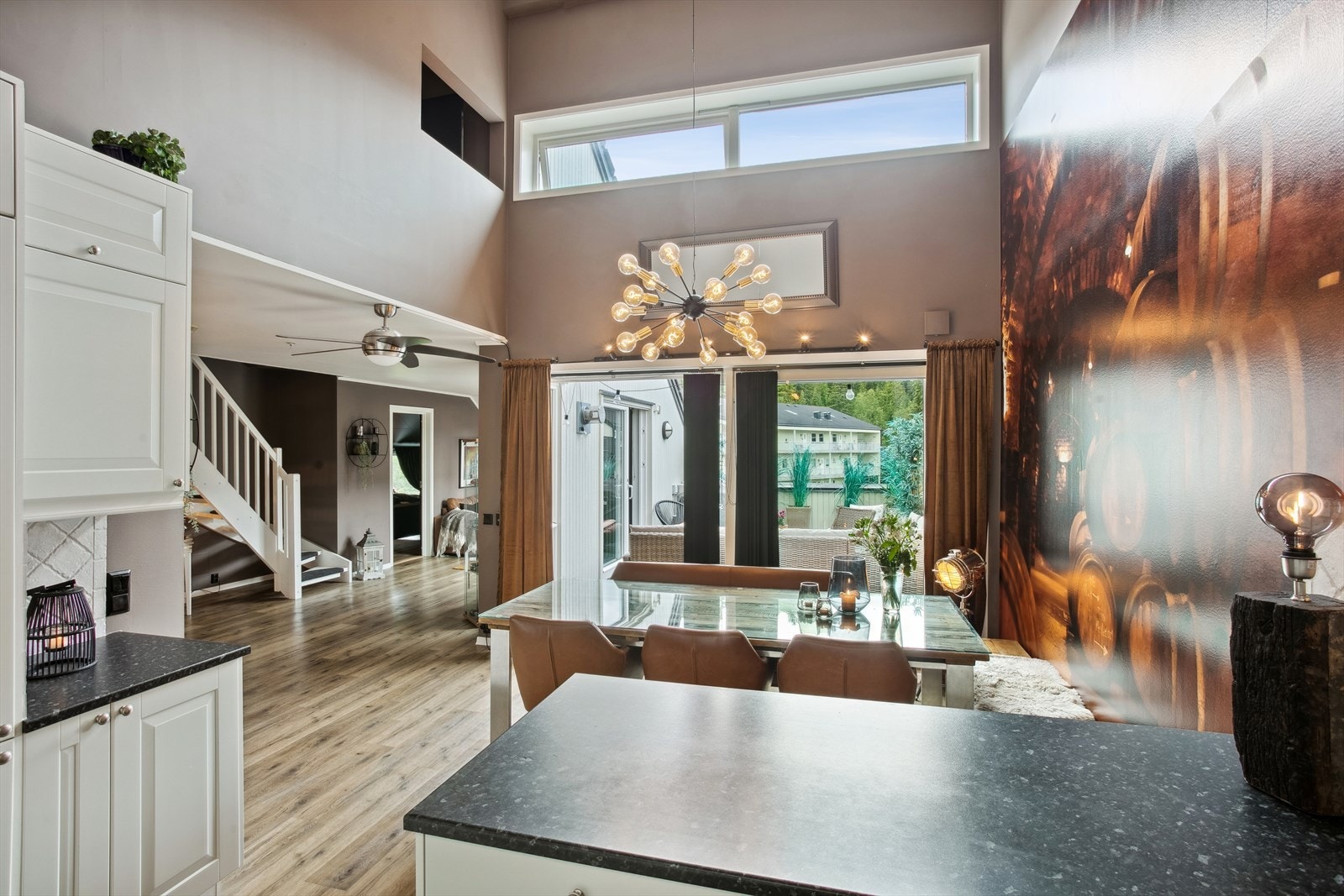 Dette er en 4-roms endeleilighet o/2 plan Galleribilde