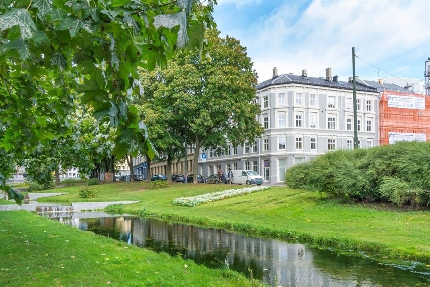 Maridalsveien 35A byr på en særdeles sentral beliggenhet rett ved Alexander Kiellands plass, kun fem minutters gange fra Vulkan, Kubaparken og Mathallen Galleribilde