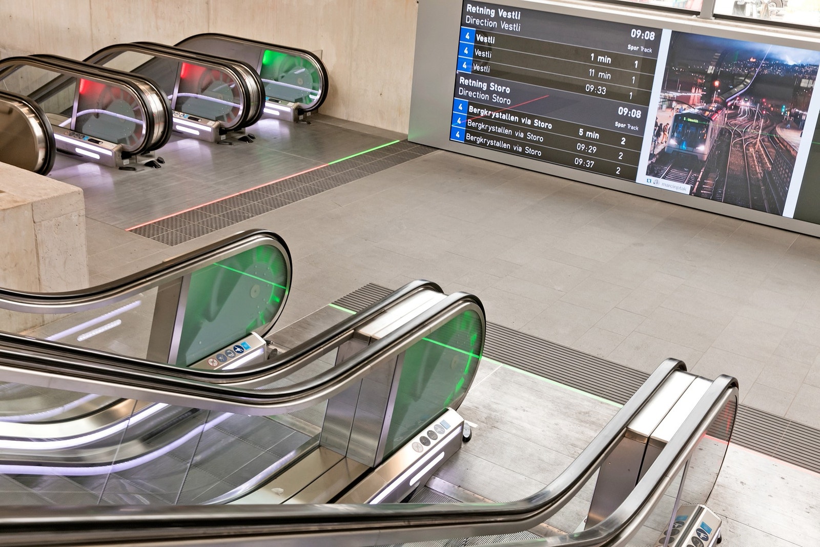 Løren T-banestasjon - et moderne kollektivknutepunkt med hyppige avganger som gir enkel tilgang til resten av Oslo. Galleribilde