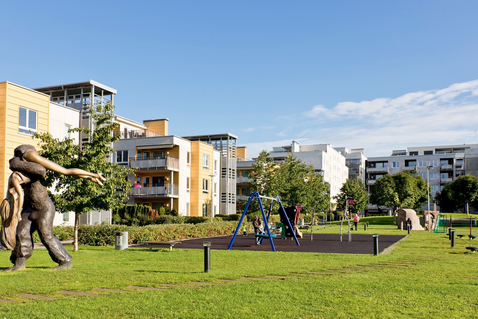 Borettslaget byr på flotte, parkmessig opparbeidede fellesarealer med grøntarealer, sittegrupper, lekeapparater, vakker beplantning og asfalterte internveier som skaper et trivelig bomiljø. Galleribilde
