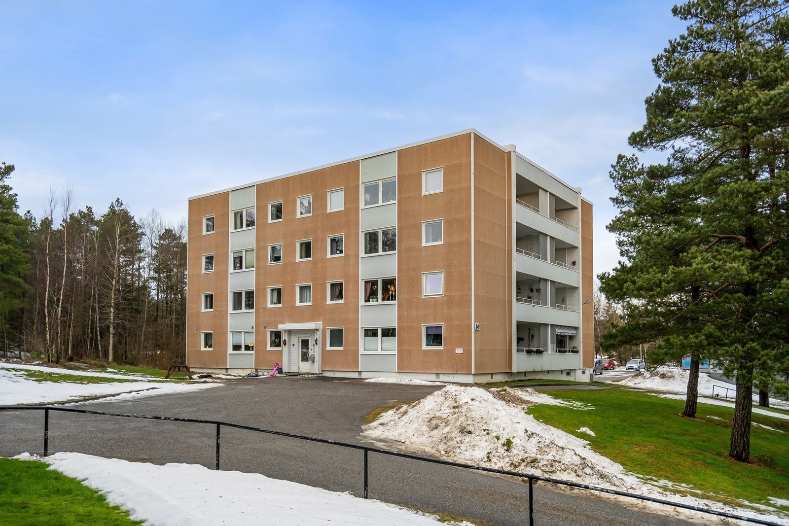 Velkommen til Blessomveien 36, presentert av ASK Meglerverket v/Sondre Lien! Galleribilde