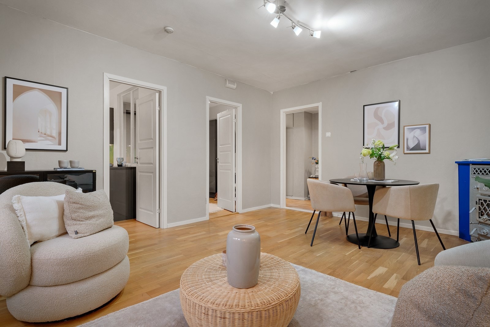 - Solid 3-stavs parkett i hele leiligheten med unntak av på badet - Galleribilde