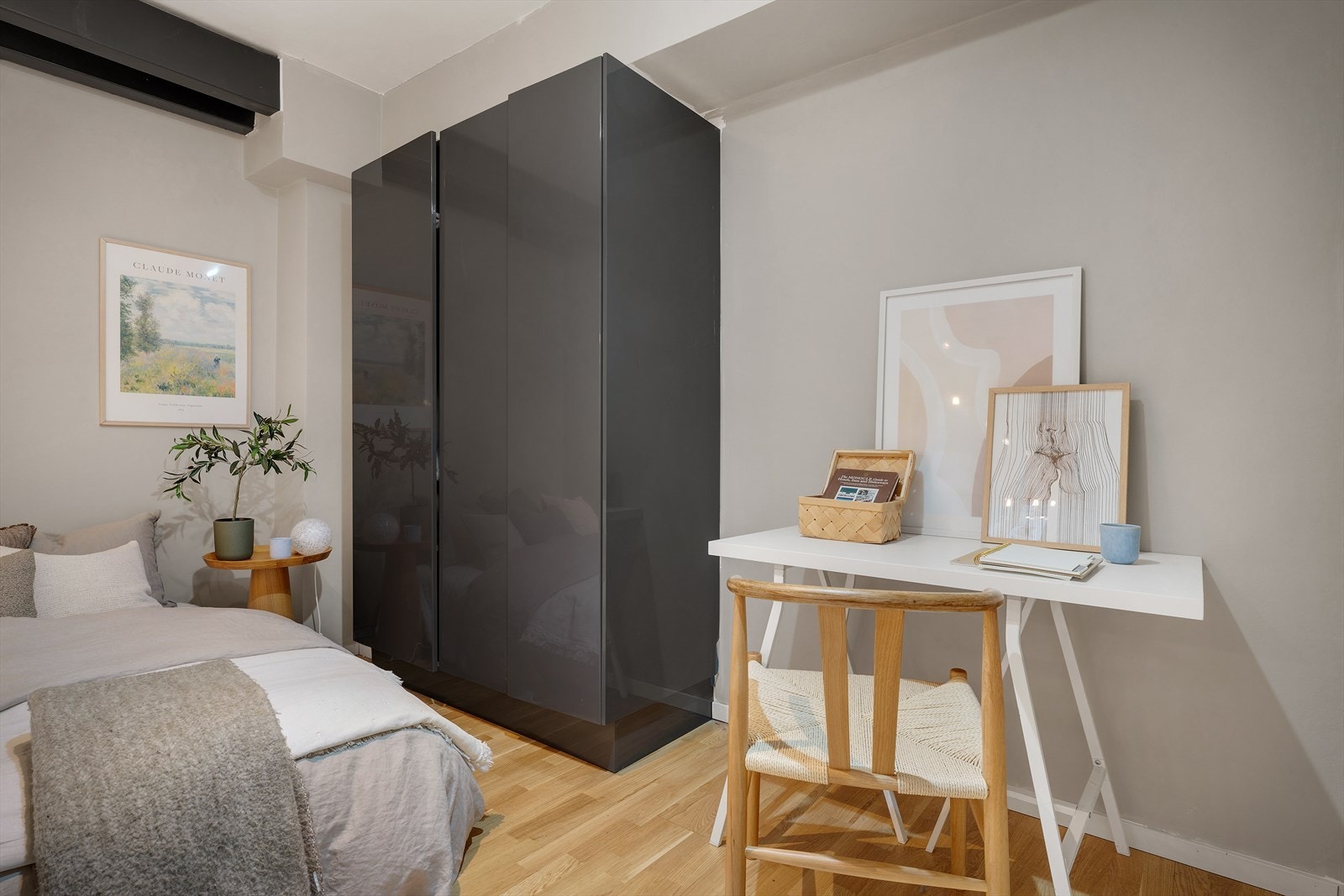 - Student? Svært praktisk med plass til skrivebord - Galleribilde