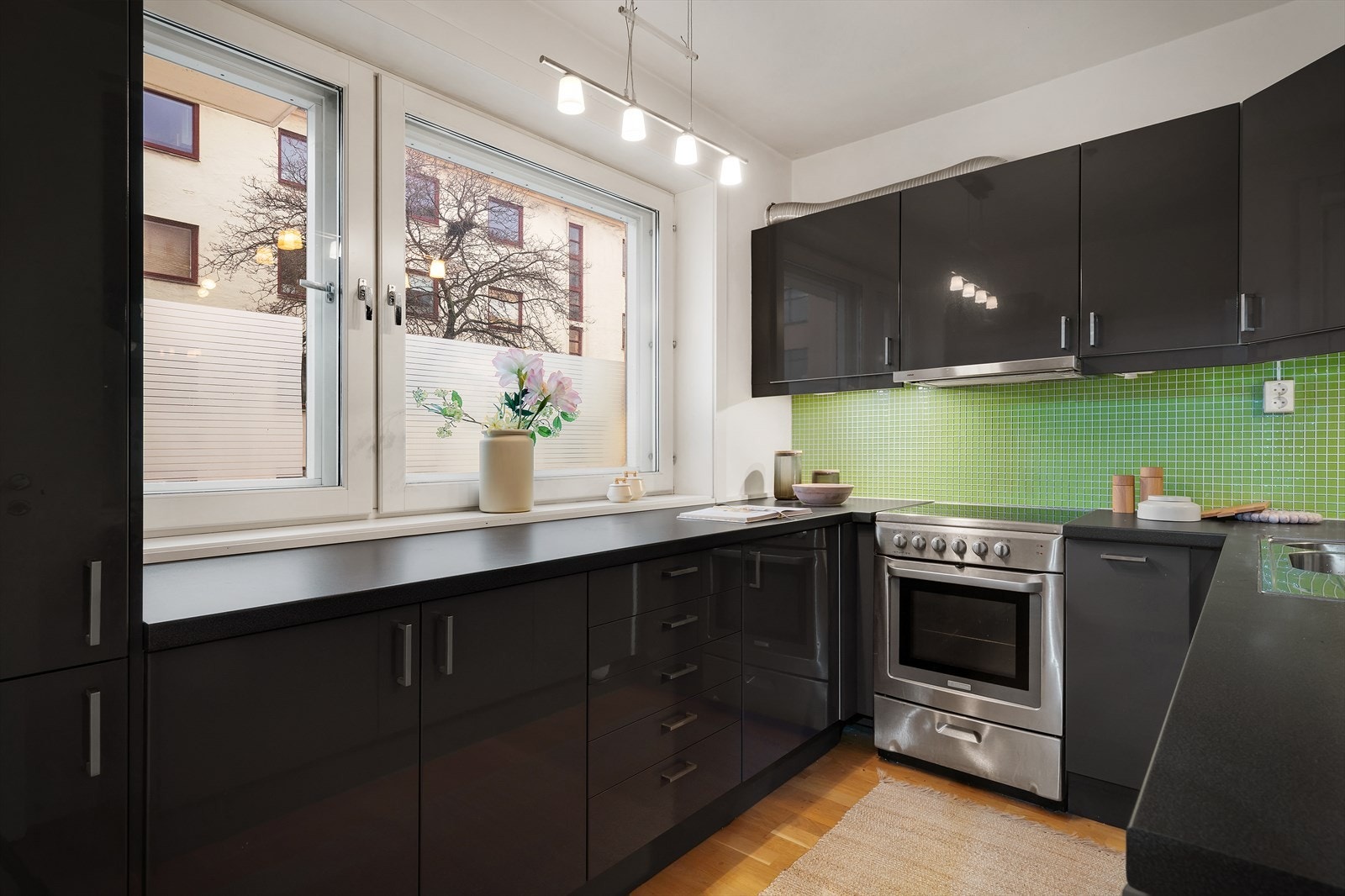 - Oppvaskmaskin, kjøleskap og fyser er integrert! - Galleribilde