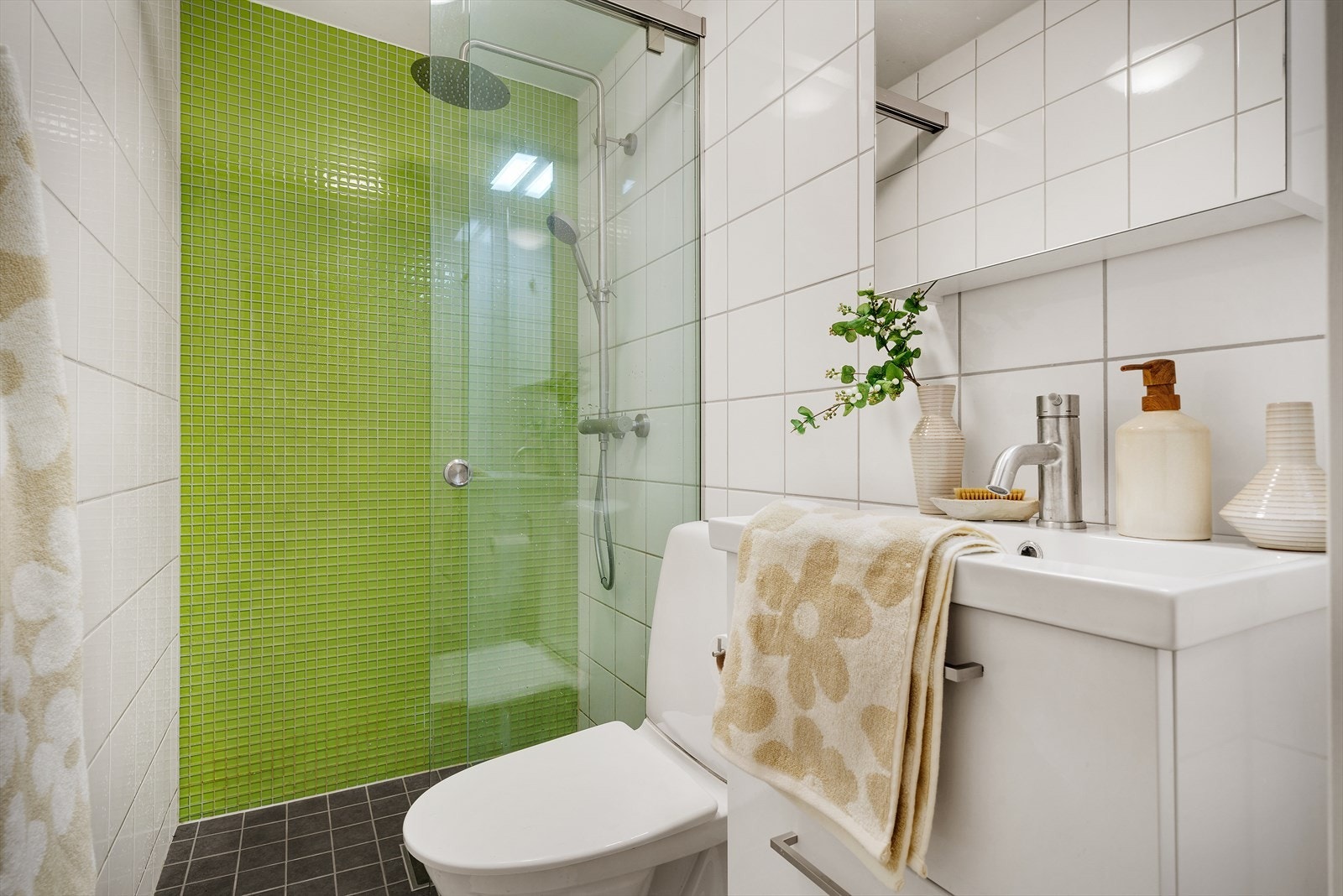 - Badet ble sist renovert i 2018 - Galleribilde