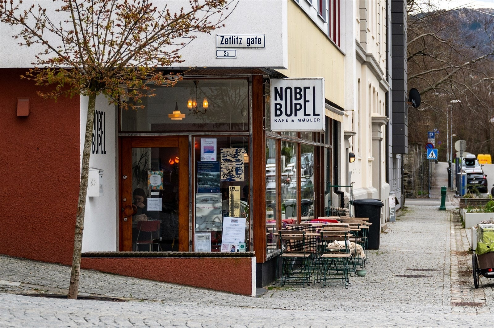 - Unn deg en velsmakende kopp kaffe på den sjarmerende kaféen Nobel Bopel i gåavstand fra leiligheten - Galleribilde