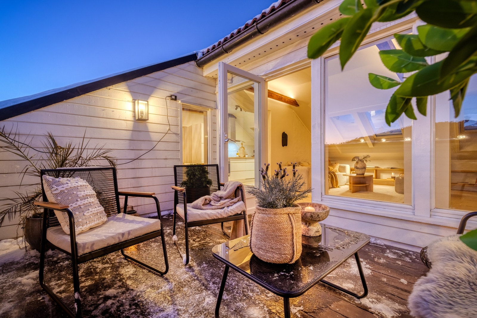 Dette er en lys, sjarmerende og delikat 4-roms loftsleilighet av god størrelse. Galleribilde