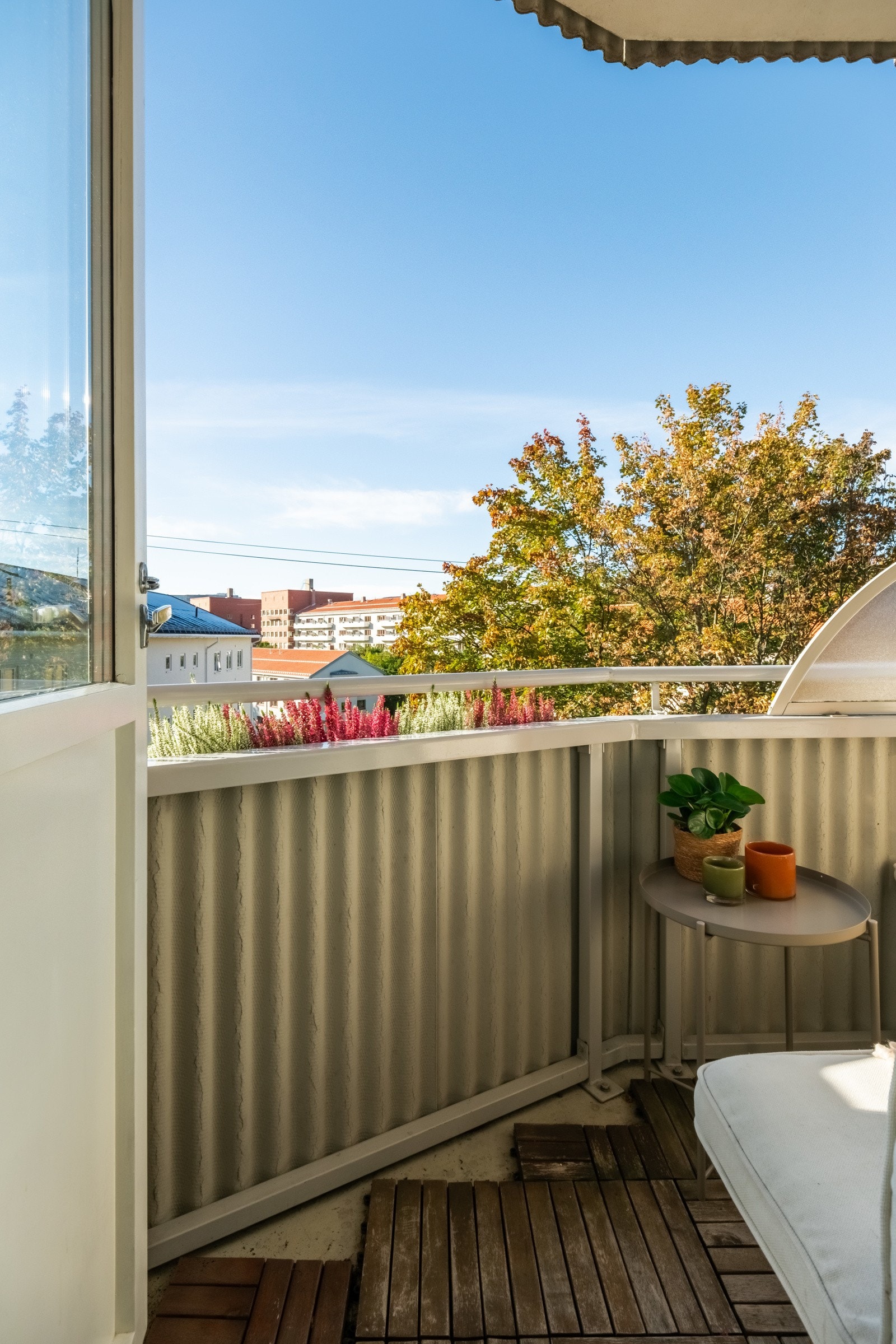 Men vi fortsetter på den solrike balkongen, som naturligvis kommer godt med når vår og sommer gjør sitt inntog. Galleribilde