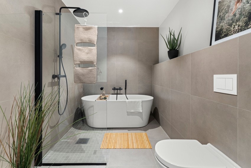 Stort og lekkert bad med både dusj og badekar. Galleribilde