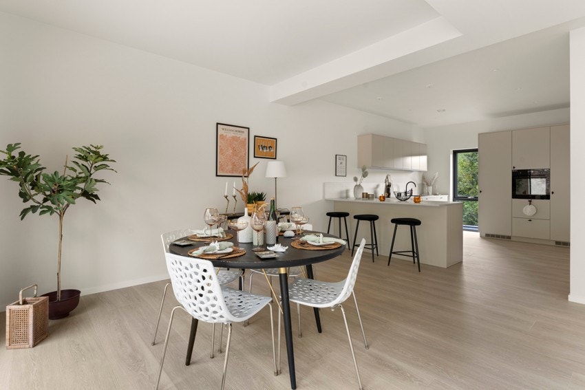 Delvis åpen løsning. Meget sosial! Plass til ordentlig ordentlig langbord ved behov. Galleribilde