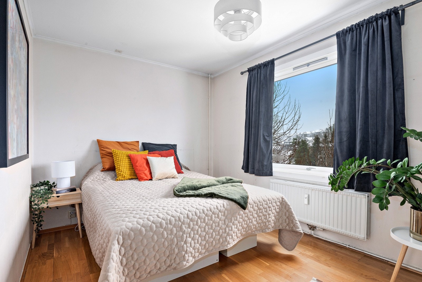 Hovedsoverommet har god plass til dobbeltseng Galleribilde