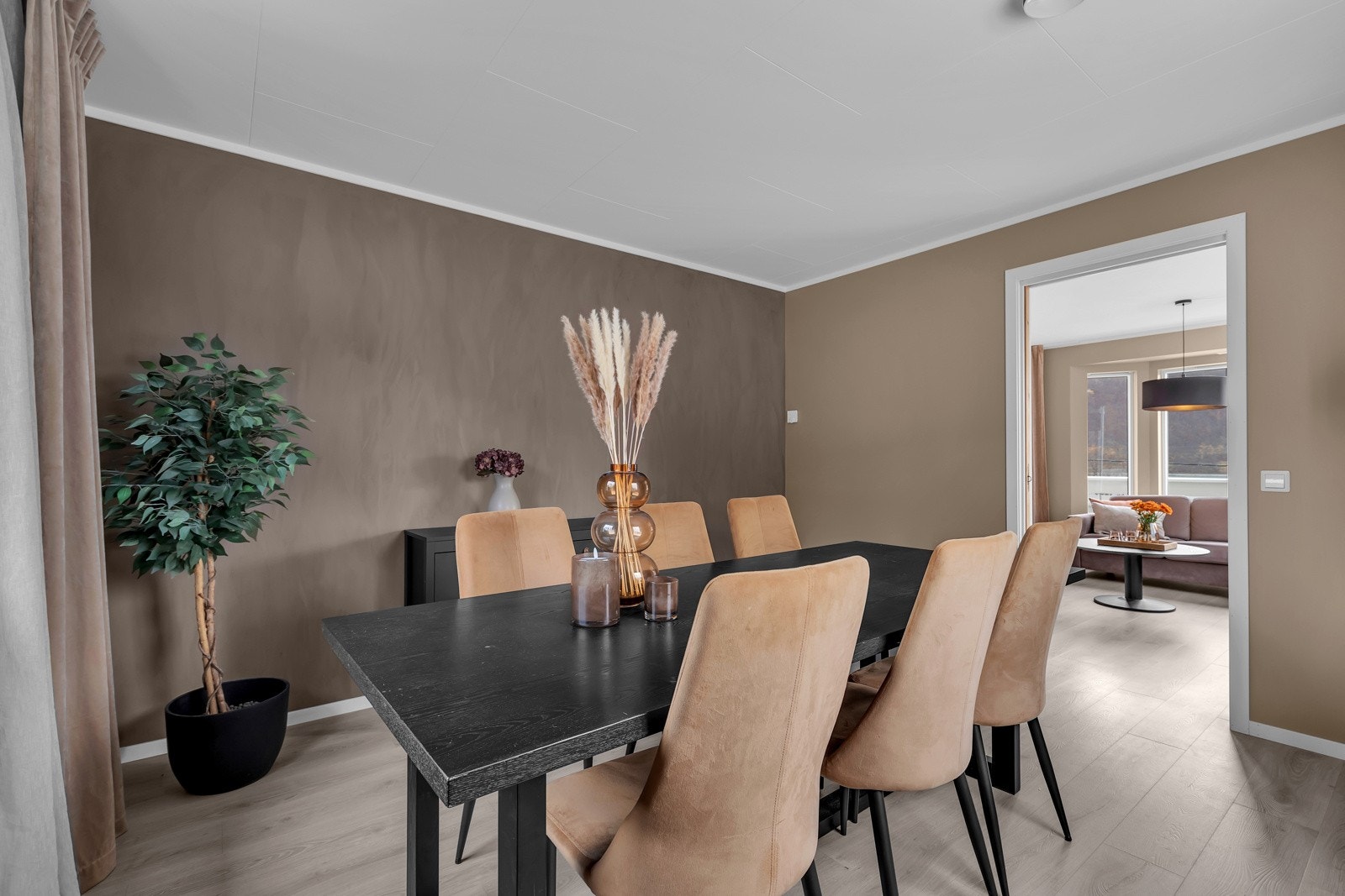 Pent og praktisk rom som også kan nyttes til soverom om du har behov for det Galleribilde