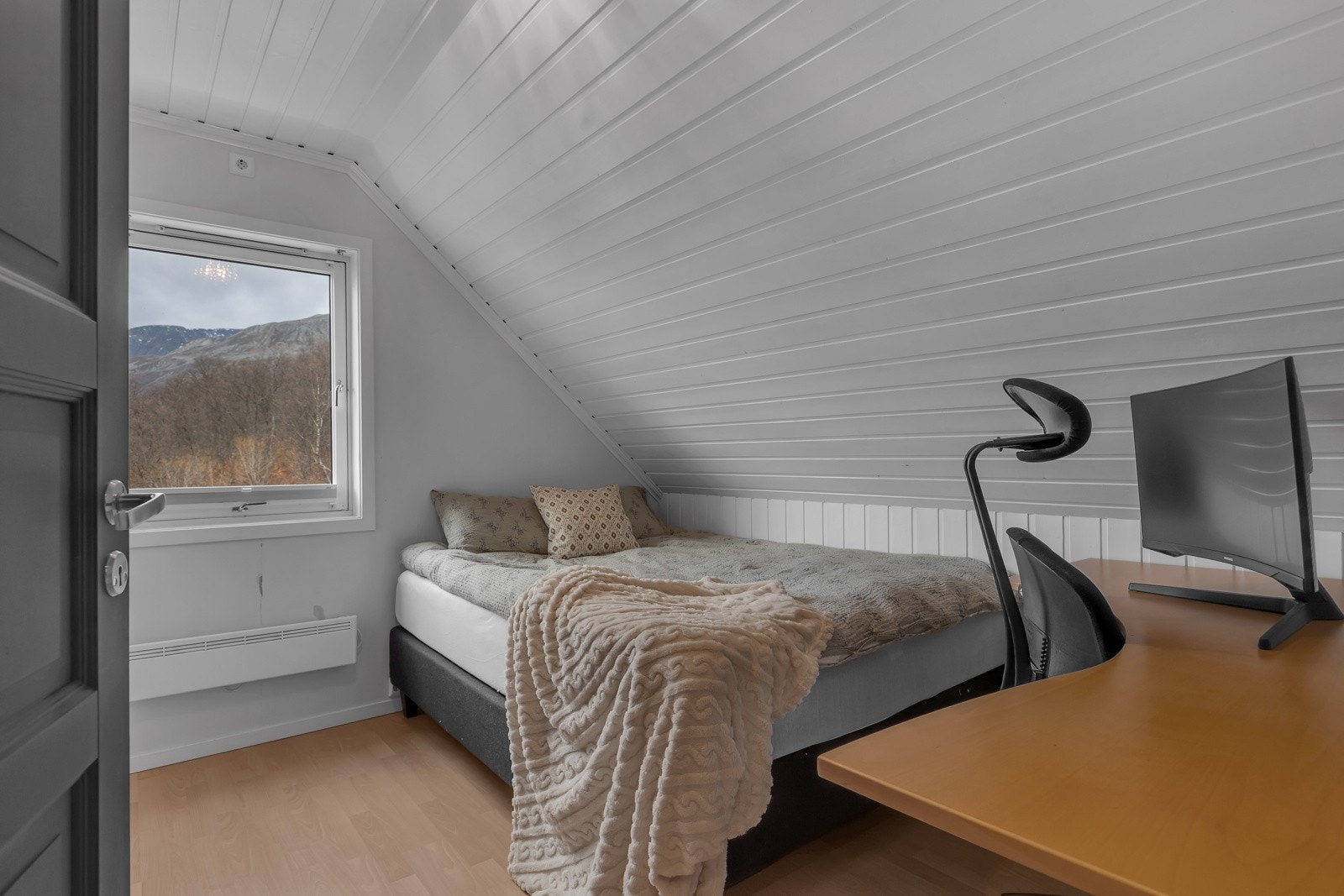 Soverom 3 er litt større (9.6m2) og ligger vegg i vegg med soverom 2 Galleribilde