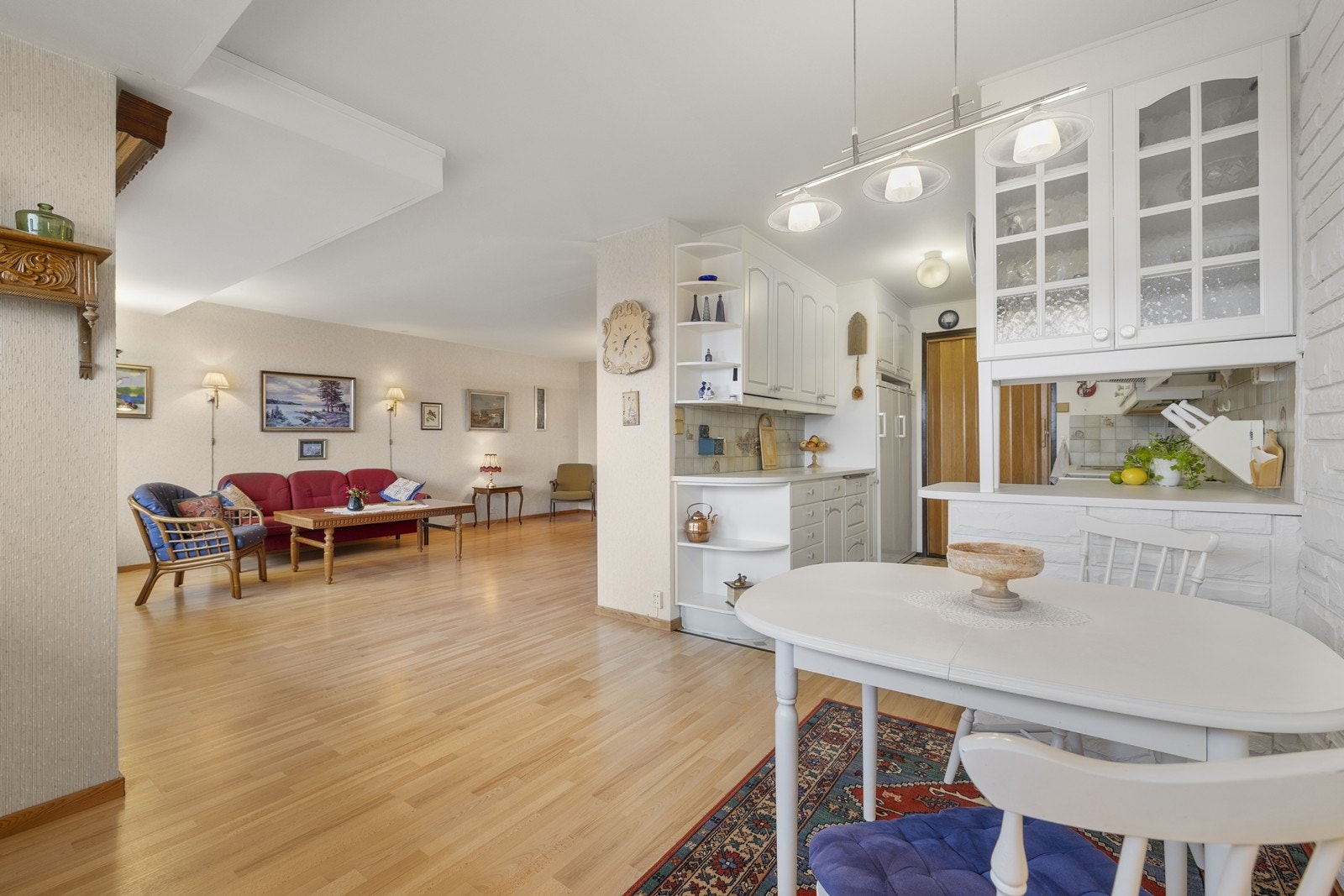 Oppholdsrommet har to klart adskillelige soner. Galleribilde