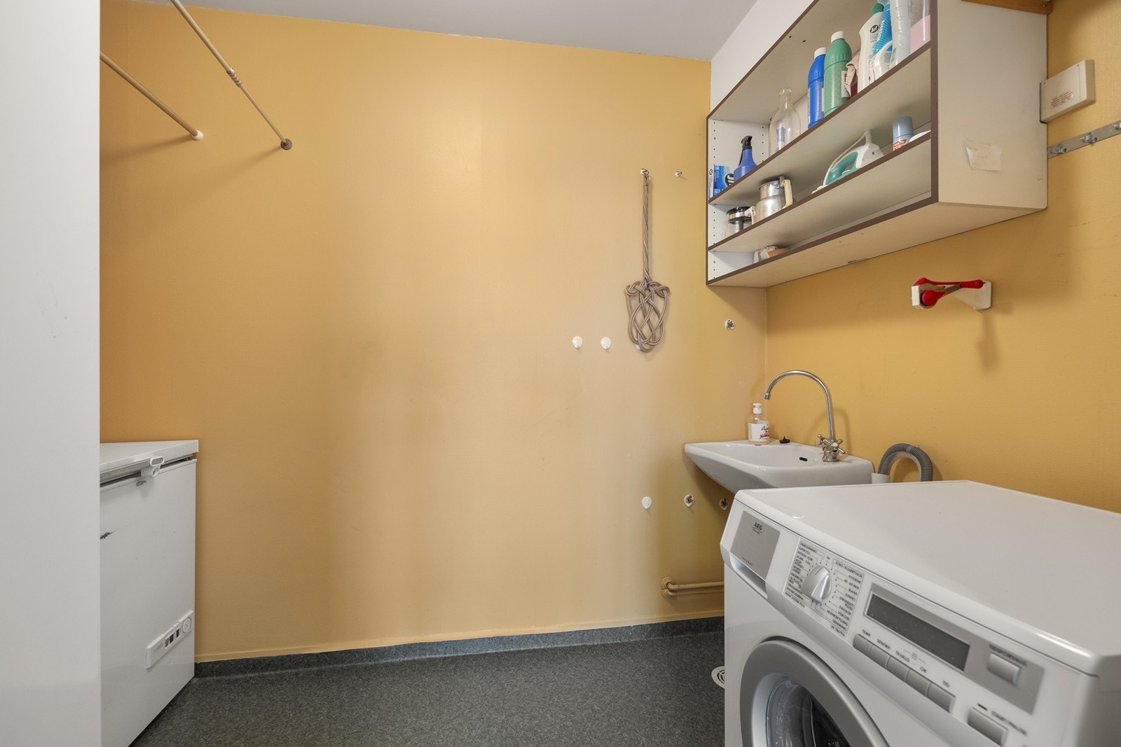 Vaskerom med opplegg for vaskemaskin Galleribilde