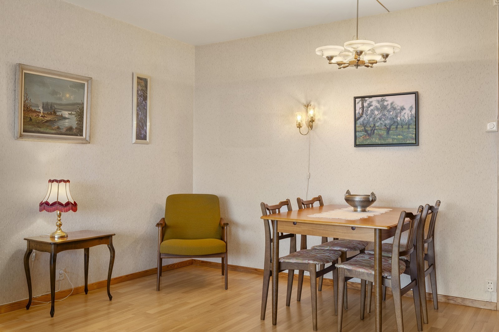 Her kan det innredes med et stort spisebord slik at du kan invitere venner og familie til selskap. Galleribilde