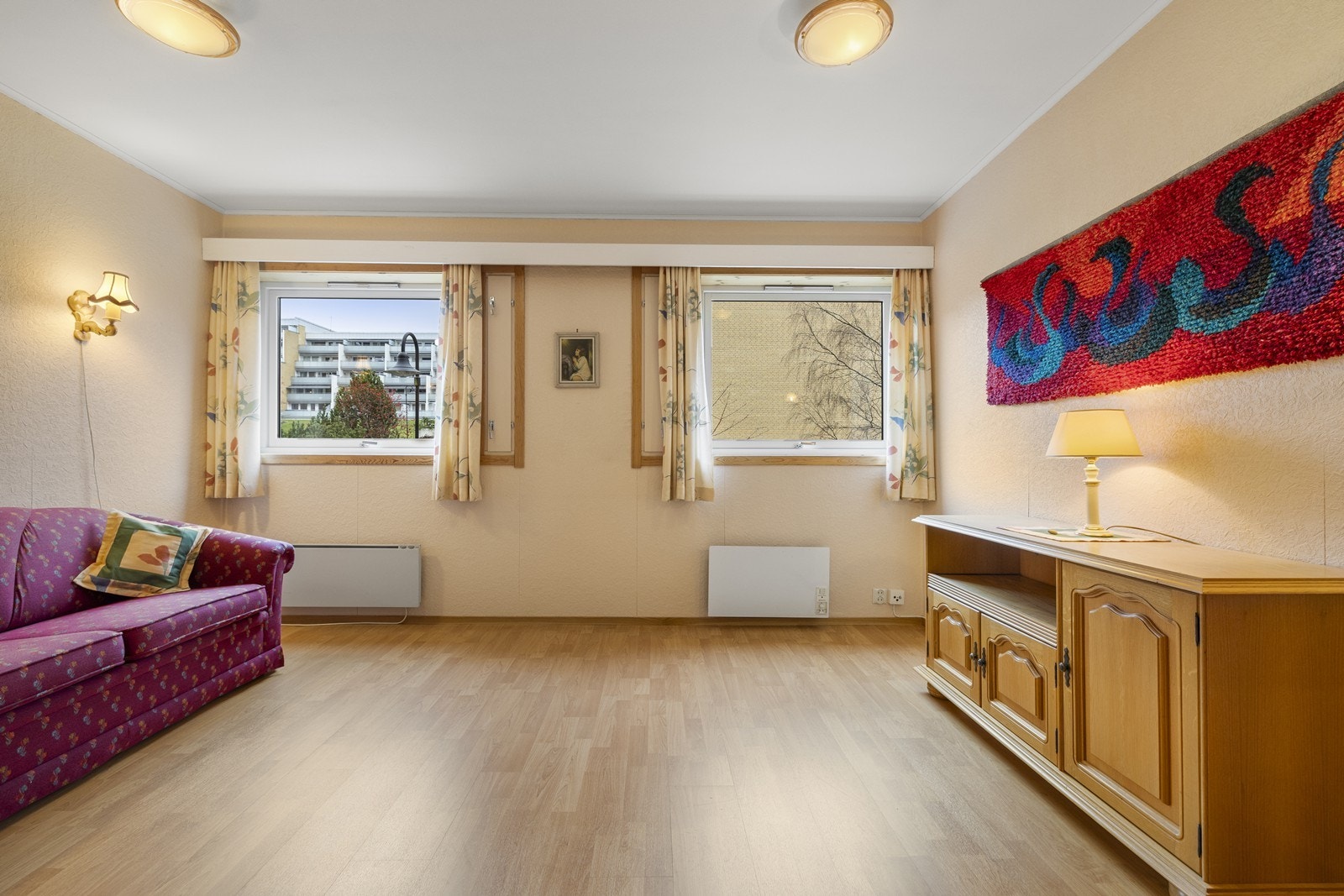 Boligen har også et oppholdsrom 2 som kan brukes til blant annet tv-stue eller kontor. Rommet har tidligere vært 2 soverom og løsningen kan enkelt tilbakestilles ved behov. Galleribilde