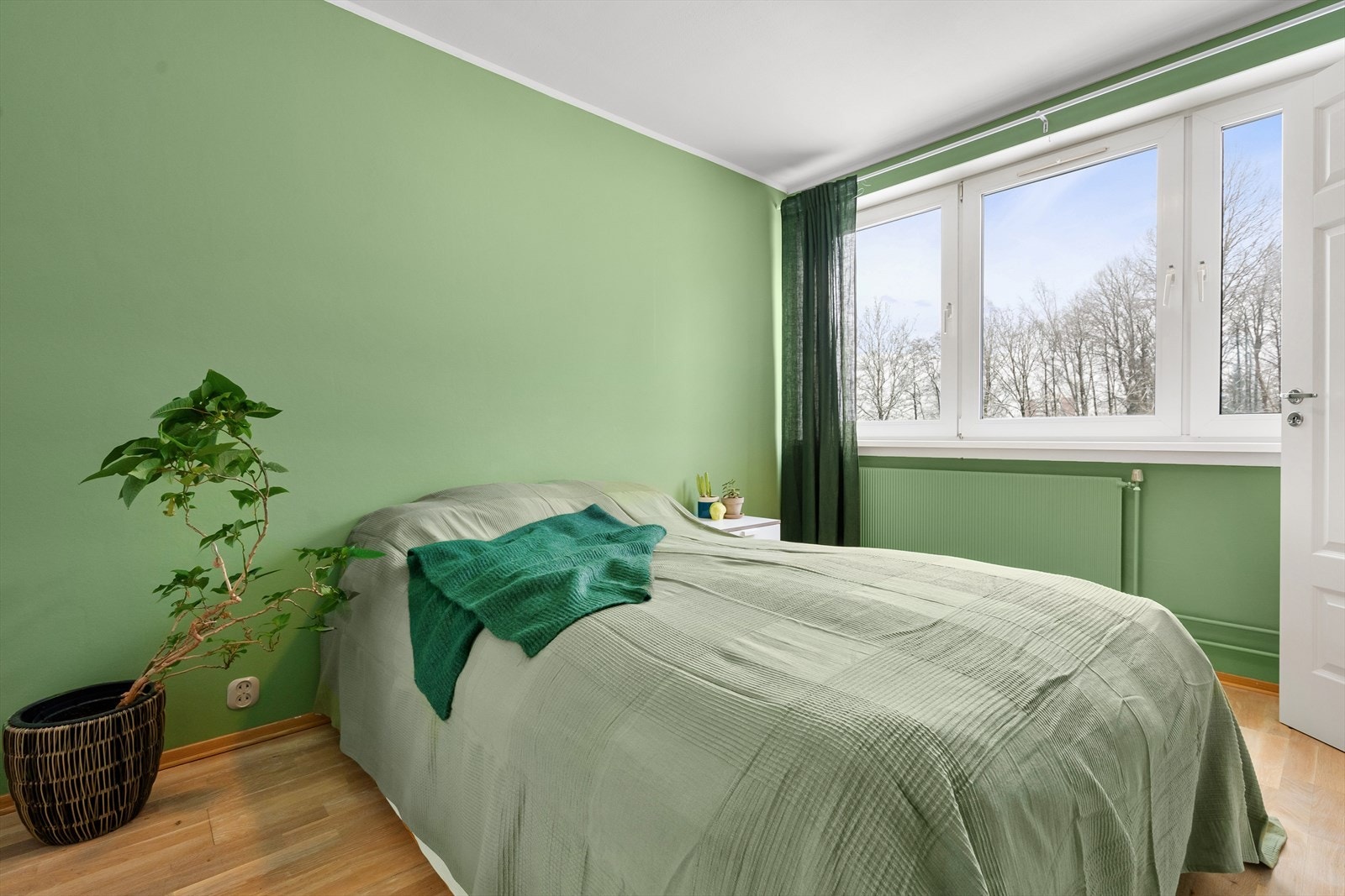 Rikelig med naturlig lys inn på soverommet. Galleribilde