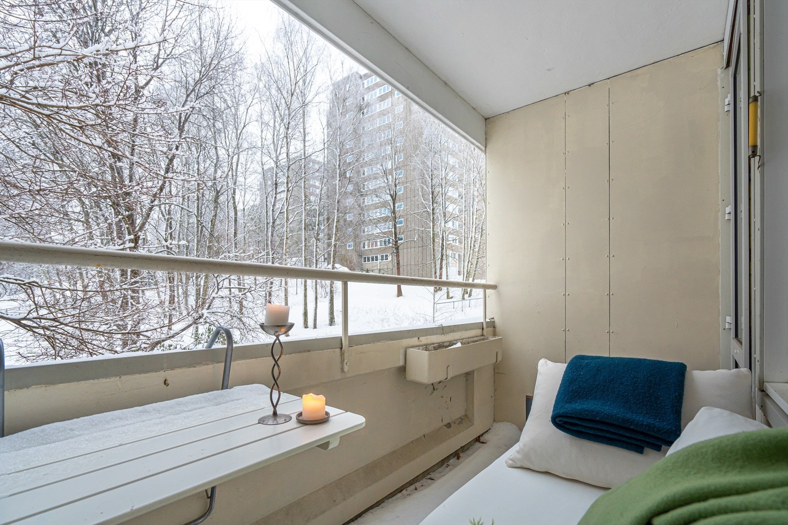 Her kan late sommerdager og den fantastiske utsikten nytes i fredelige omgivelser i godt selskap! God plass til utemøblement av eget ønske. Galleribilde