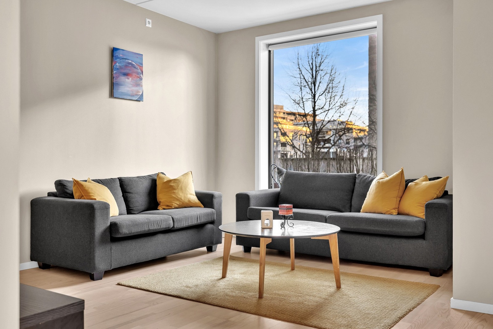 Dette er en lys og moderne 2-roms fra 2014. Et fantastisk førstegangskjøp! Galleribilde