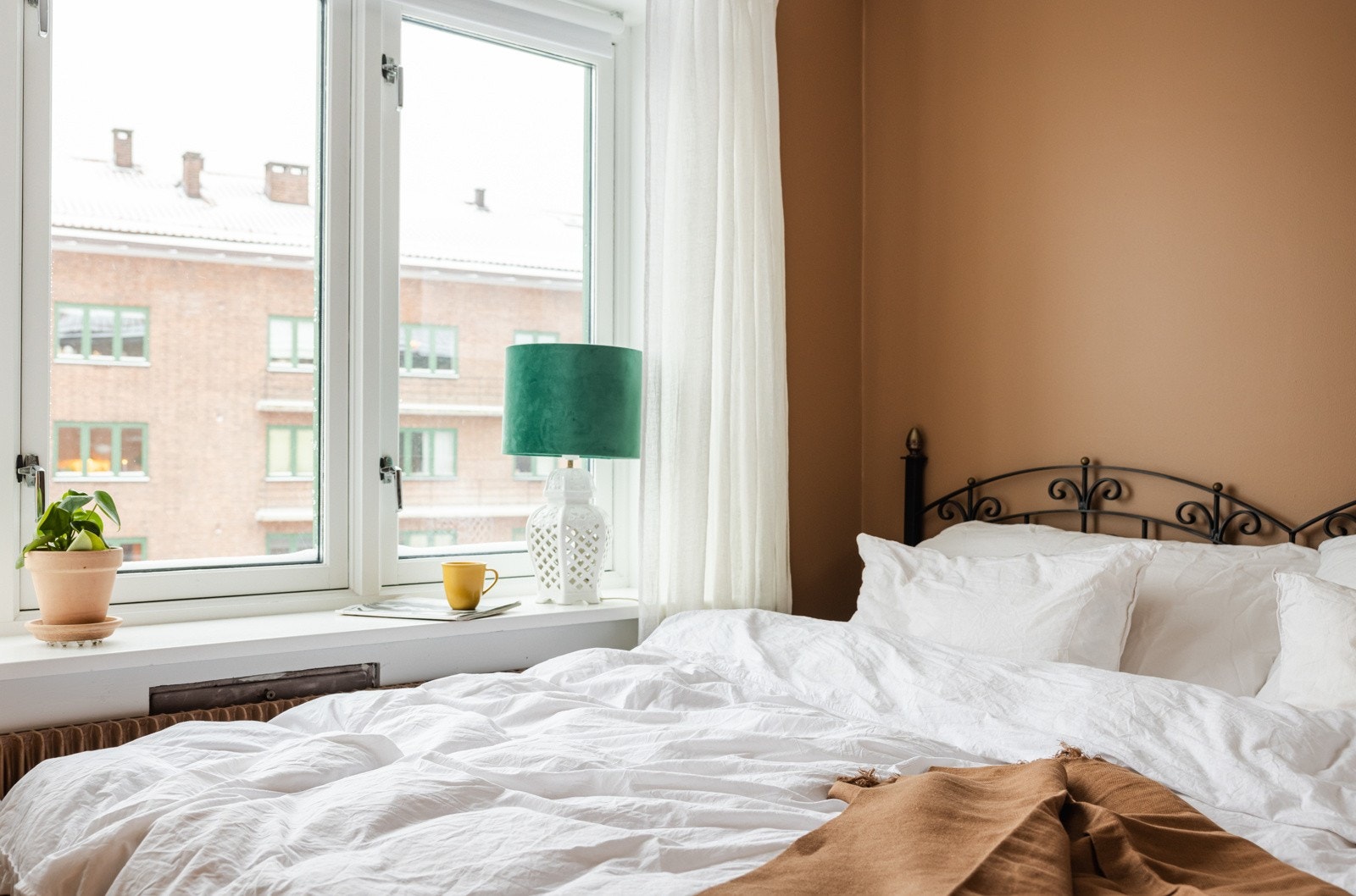 Godt lysinnslipp fra vindu, samt delikate fargevalg på vegger. Galleribilde