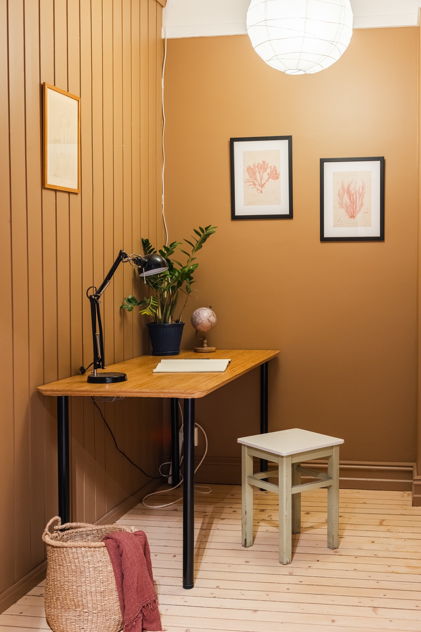 Rommet er avdelt med stor plass til kontorløsning, walk in garderobe el. Galleribilde