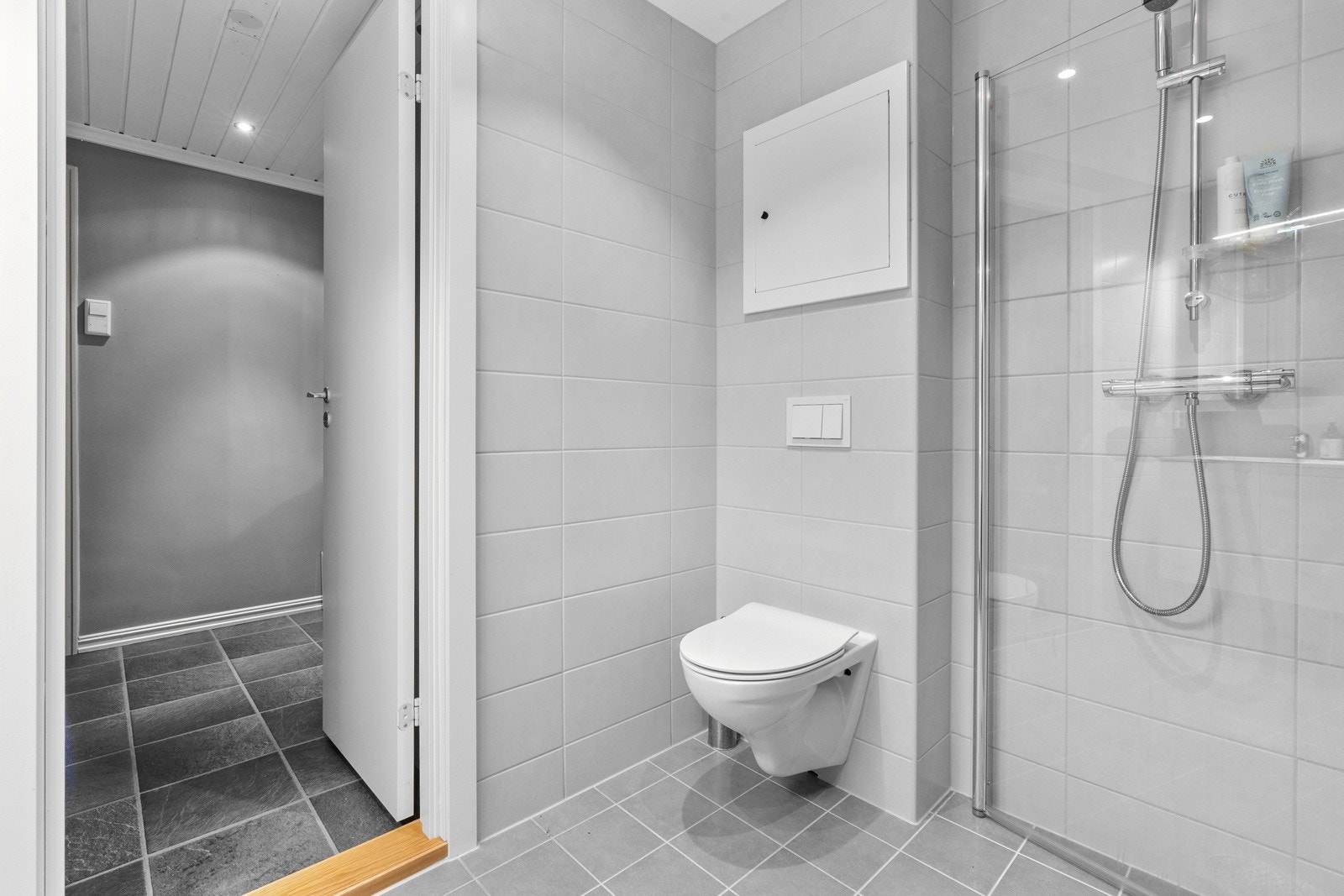 Badet ble rehabilitert i regi av borettslaget mars 2023, og holder en god standard. Galleribilde