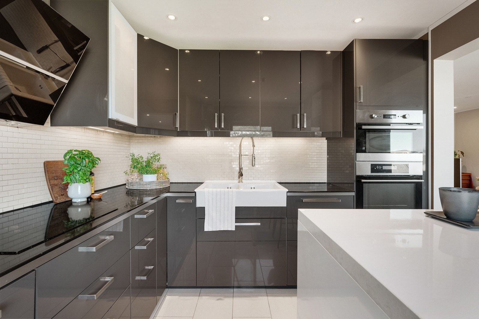 Kjøkkenet er fra Ikea og har glatte fronter. Kjøkkenet ble montert i 2014. Galleribilde