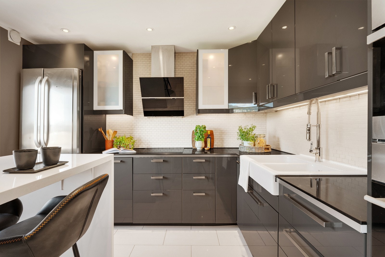 Kjøkkenet har integrerte hvitevarer som følger handelen. Galleribilde