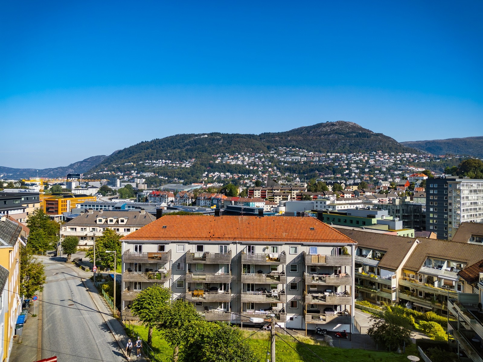 Her har du nærhet til dagligvare, treningssenter, bybane m.m. Galleribilde