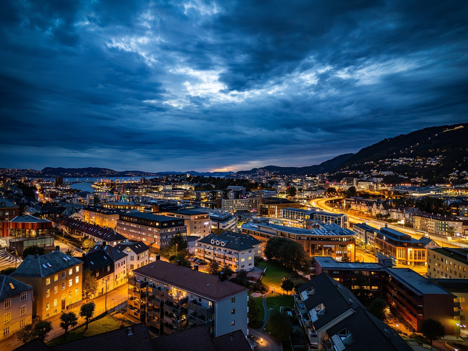 Like nedenfor boligen ligger det flere matbutikker. Galleribilde