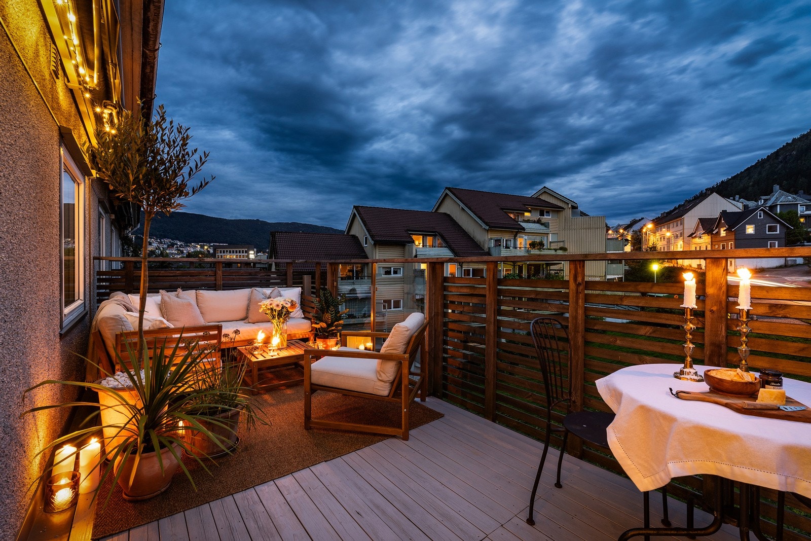 Leiligheten har en stor balkong med gode solforhold. Galleribilde