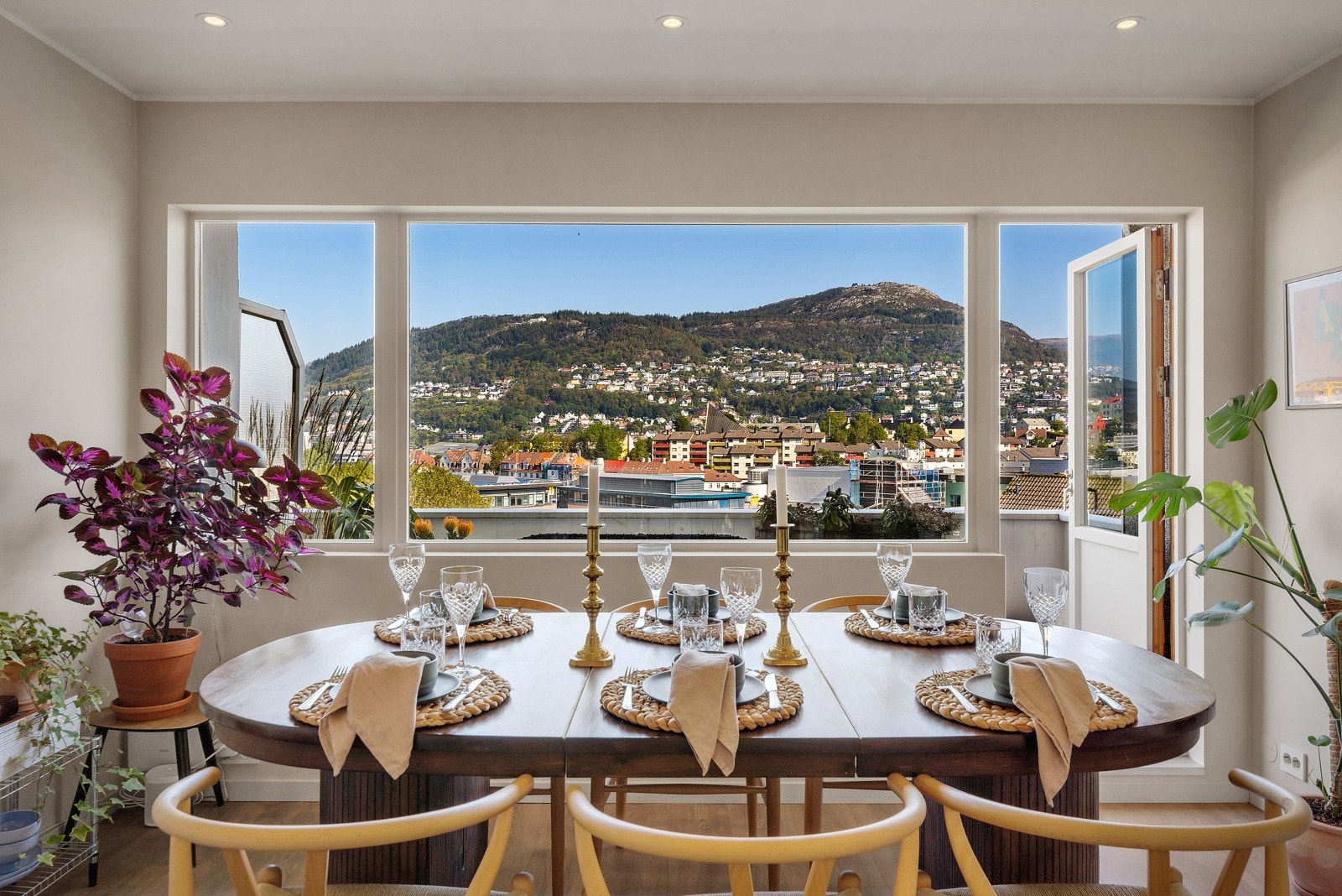Her kan du nyte måltidene med en flott utsikt. Galleribilde