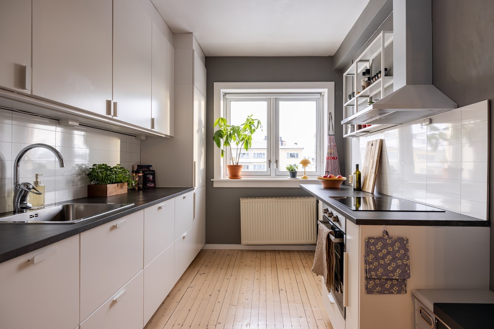 Kjøkken ligger i et separat rom og er av god størrelse Galleribilde