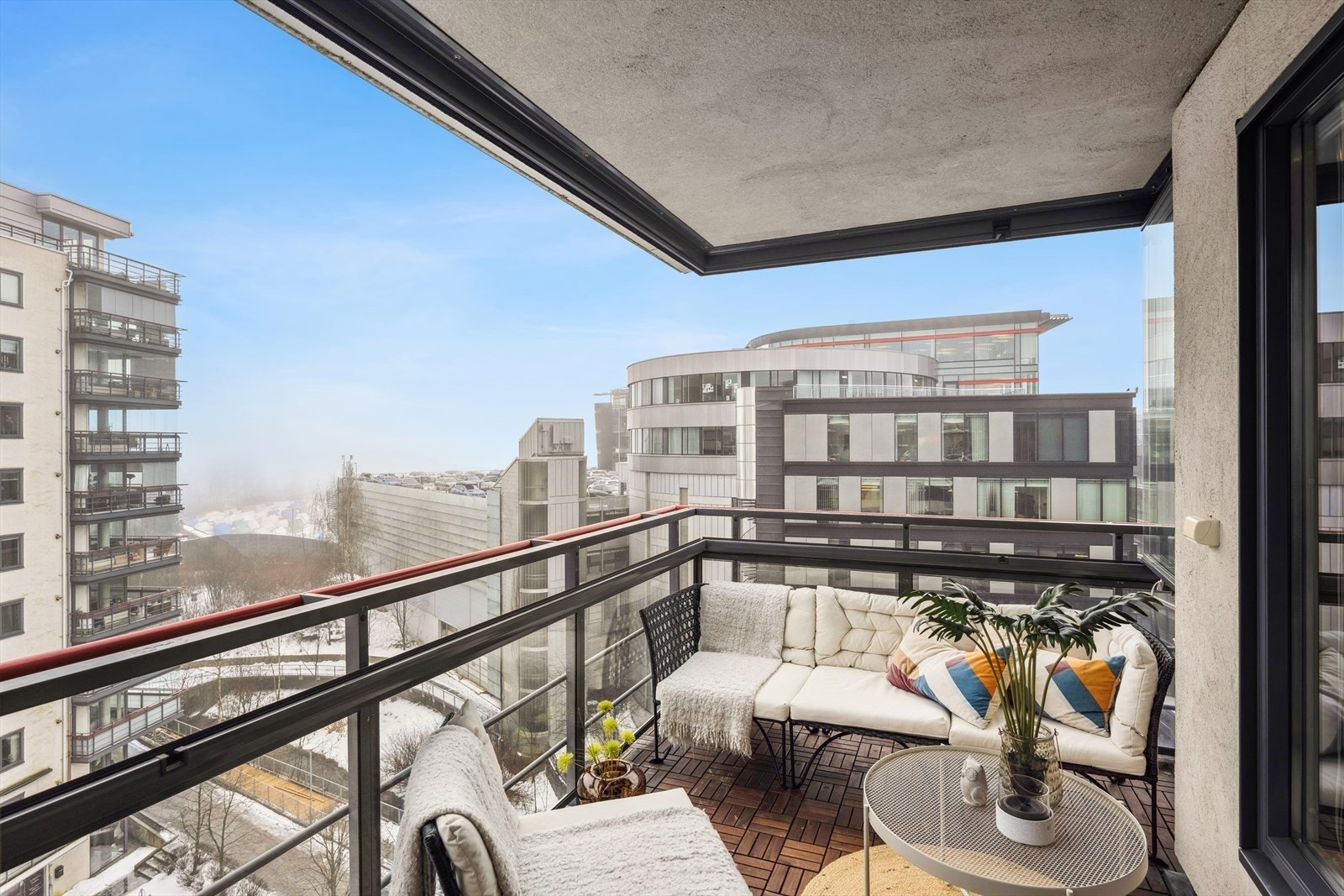 Glasset på balkongen kan skyves sammen for en mer åpen balkongløsning - perfekt for sommerhalvåret! Galleribilde